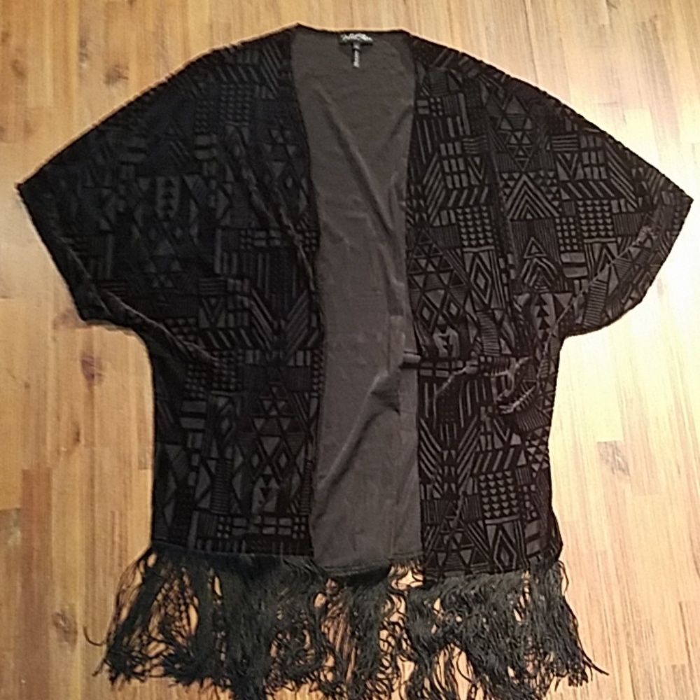 NWOT Velvet geo pattern fringe kimono